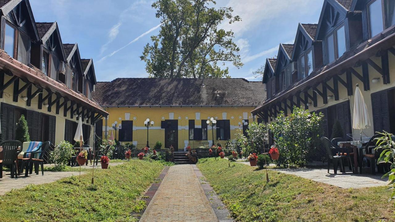 Harmónia Apartmanház Balatonlelle Esterno foto