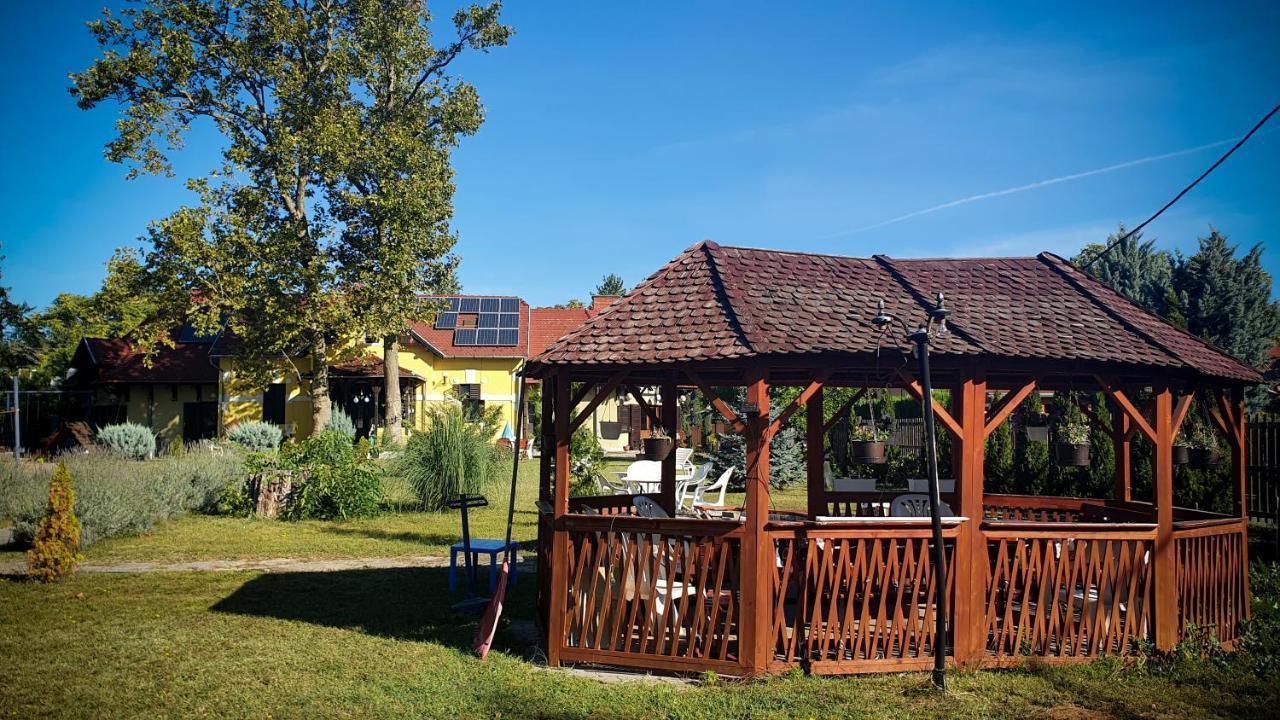 Harmónia Apartmanház Balatonlelle Esterno foto