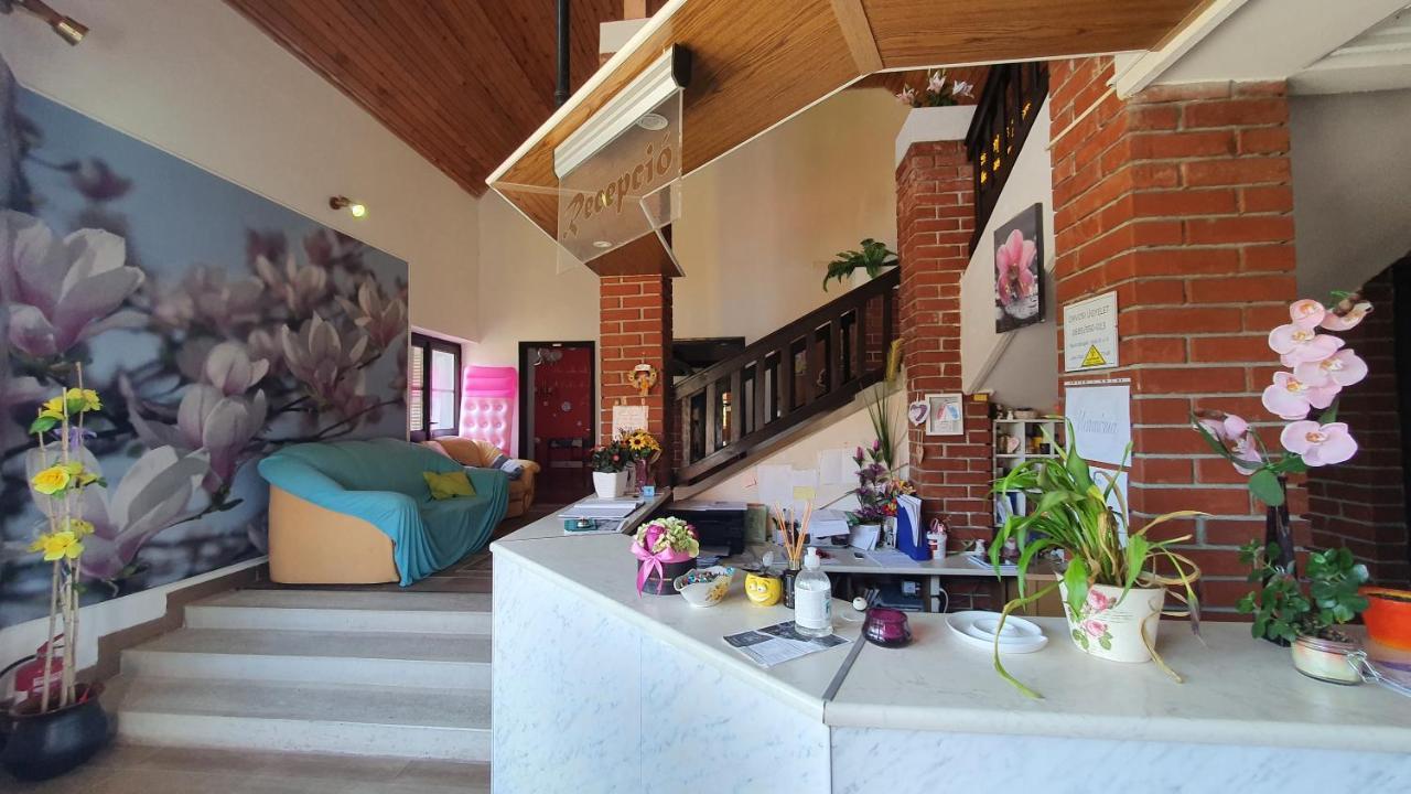 Harmónia Apartmanház Balatonlelle Esterno foto