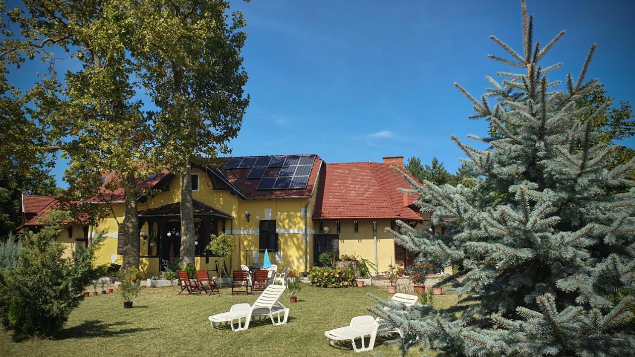 Harmónia Apartmanház Balatonlelle Esterno foto