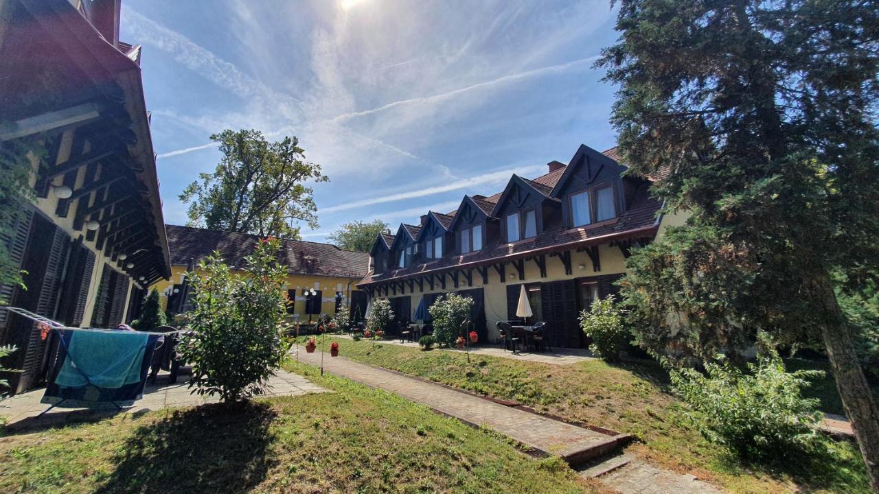 Harmónia Apartmanház Balatonlelle Esterno foto